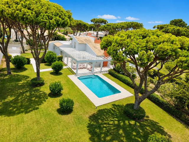 VILAMOURA SUN & BEACH VILLA WITH POOL by HOMING