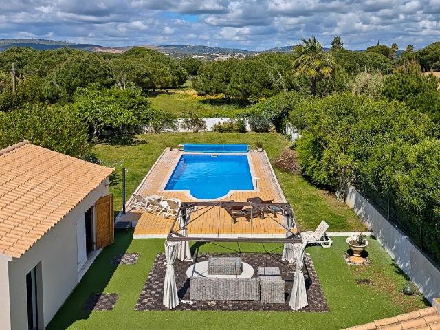 Vilamoura Villa com 1.000 m2 de lote Piscina 235m² Quarteira