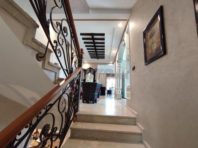 Villa387m2 habitable 3niveaux à vendre S Bernoussi
