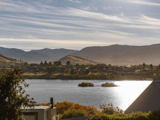 Villa 4/3 Loop Road, Kelvin Heights, Queenstown