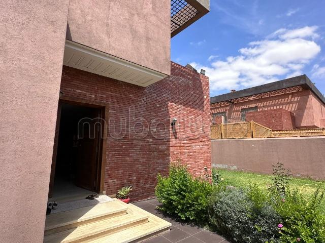 Villa 400 m² avec jardin et vue sur l’Atlas