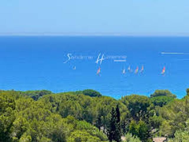 Villa avec piscine en bord de mer
