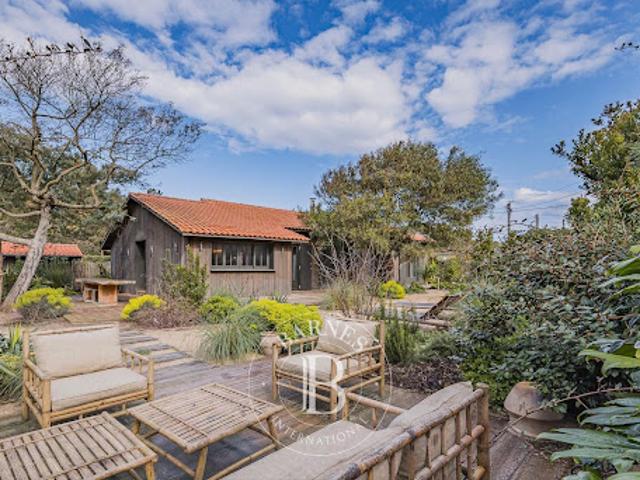 Villa avec jardin et terrasse