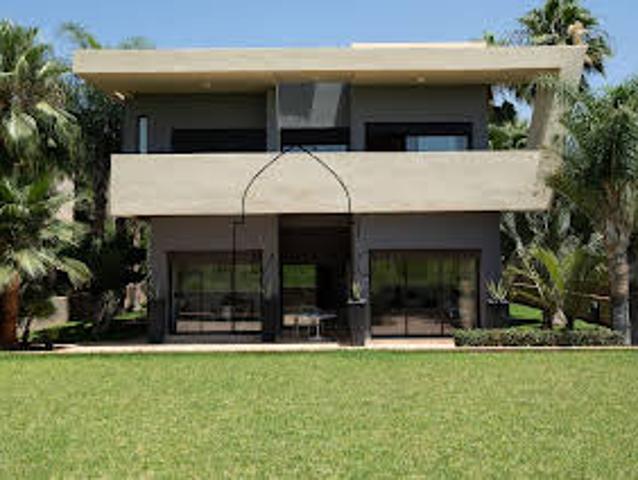 Villa avec piscine et jardin