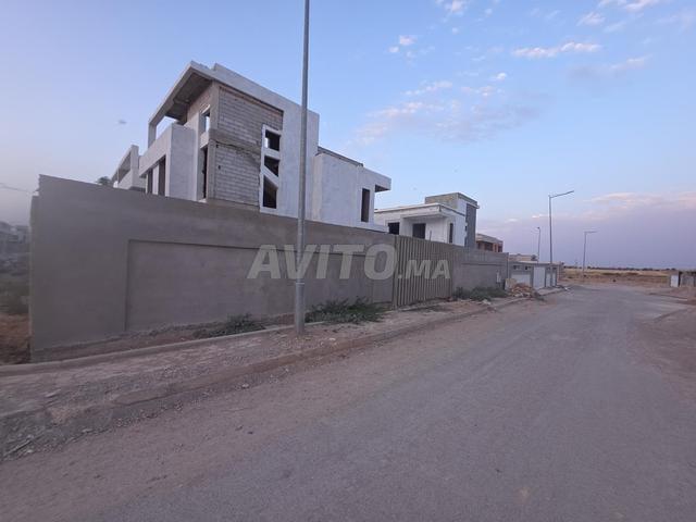 Villa 444m trois faces semi finie