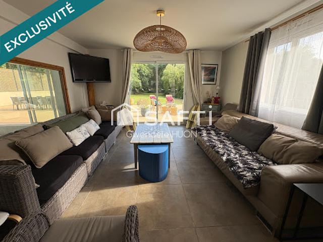 Villa avec piscine et terrasse