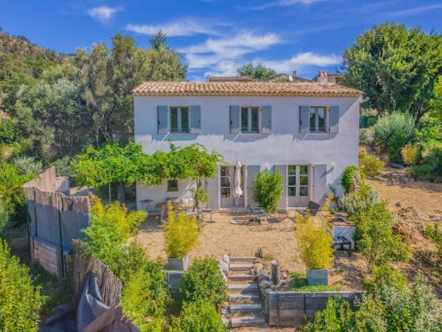 Villa avec piscine et jardin