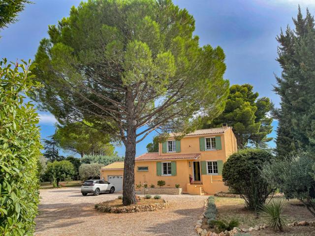 Villa 4 Chambres Avec Garage Piscine Et Pool House Proche Vi. 122m² Flayosc