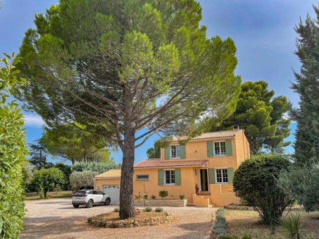 VILLA 4 CHAMBRES AVEC GARAGE PISCINE ET POOL HOUSE PROCHE VI