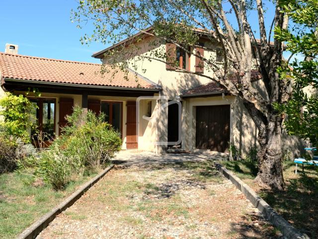 Villa 4 chambres avec joli terrain + lot constructible