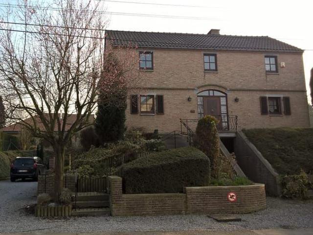 Villa 4 chambres avec panneaux photovoltaïques à louer