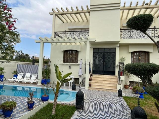 Villa 4 chambres avec piscine privée à louer –
