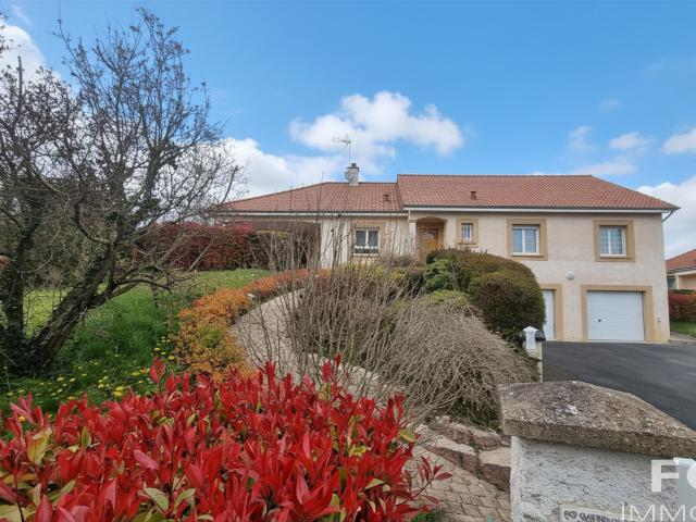 Villa 4 chambres, bureau, 2 garages, vue, proche toutes commodités