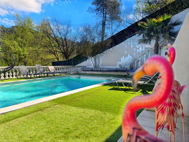 Villa 200m² 4 chambres dépendance piscine
