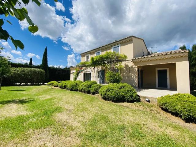 VILLA 4 CHAMBRES PISCINE
