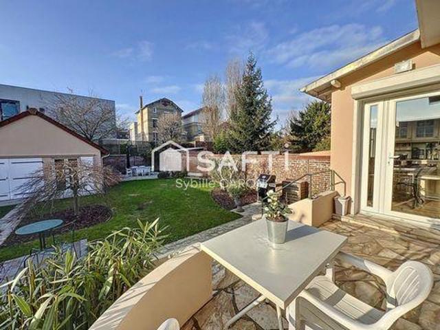 Villa 4 chambres, Versailles Île de France 78000 DLS87734863