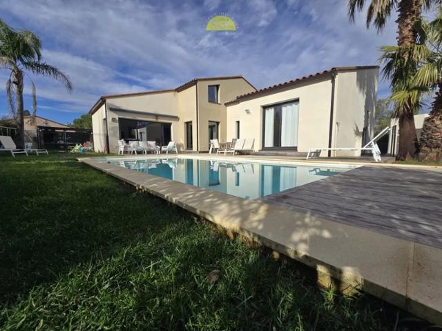 Villa 4 faces avec piscine