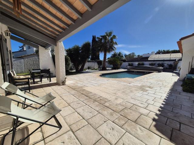 Villa 4 faces avec piscine et 4/5 chambres au golf 168m² Saint Cyprien