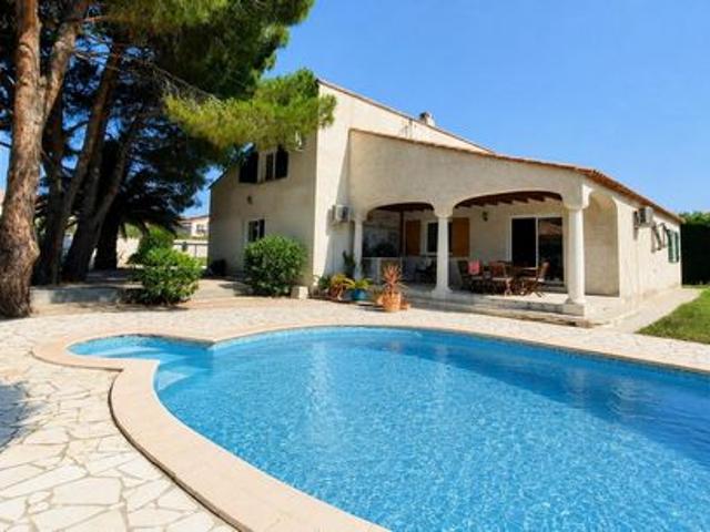 Villa 4 faces avec piscine et grand parc arboré
