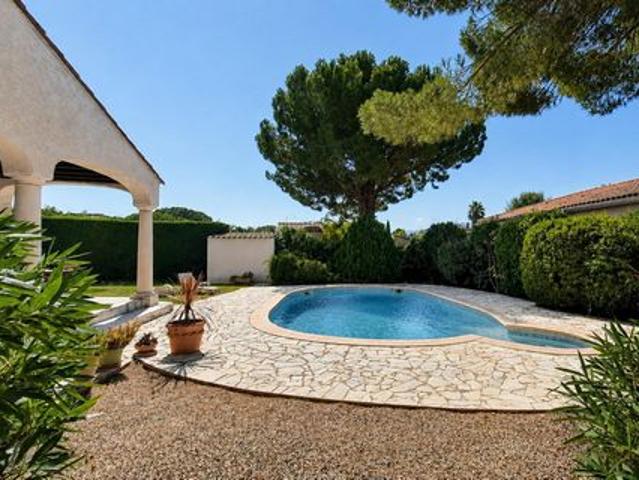 Villa 4 faces avec piscine et grand parc arboré