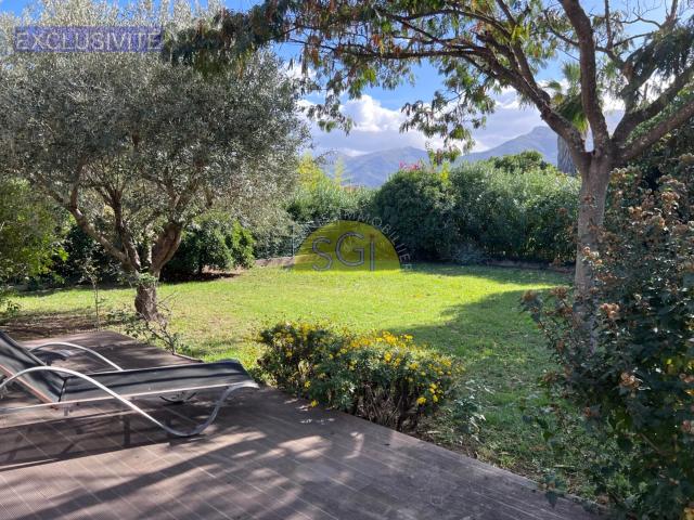 Villa 4 faces sur 1097 m2 avec vue sur les Albères