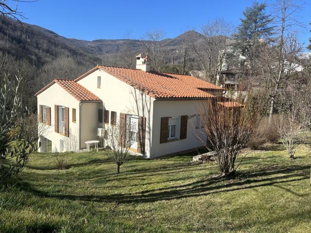 Villa 4 faces sur beau terrain de 15588 m2 149m² Prats de Mollo la Preste