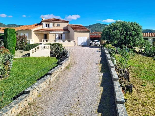 VILLA 4 FACES VUE SUR LE CANIGOU 4 CHAMBRES PISCINE GARAGE