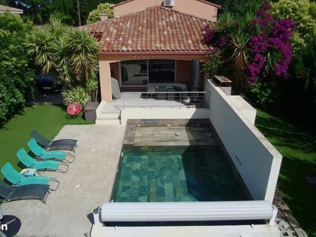 Villa 4 faces 137 m² avec piscine sur terrain 679 m²