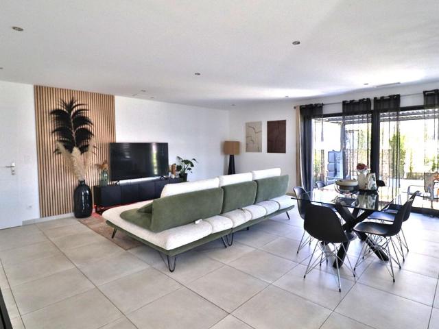 Villa 4 pièce s 102 m2 sur un terrain de 336m² avec piscine