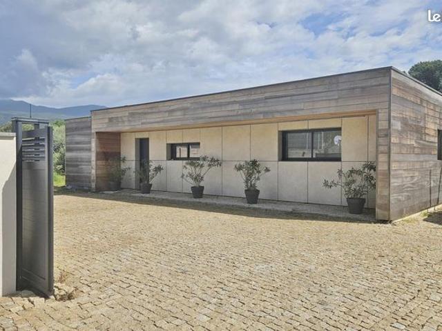 Villa 4 pièces 120 m²