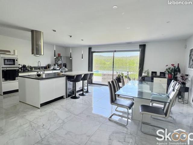 Villa 4 pièces 131 m²