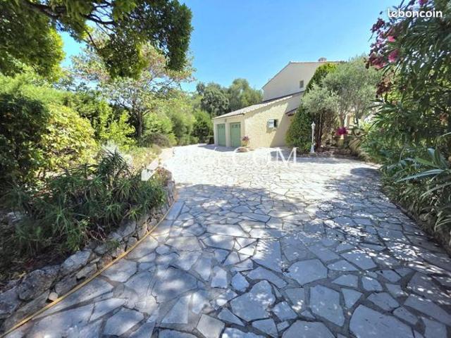 Villa 4 pièces 137 m²