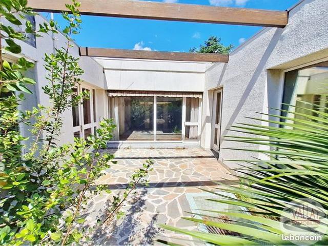 Villa 4 pièces 138 m²