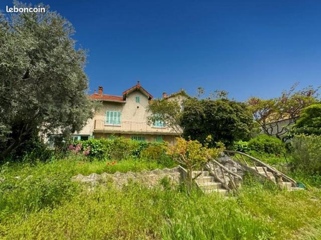 Villa 4 pièces 140 m²