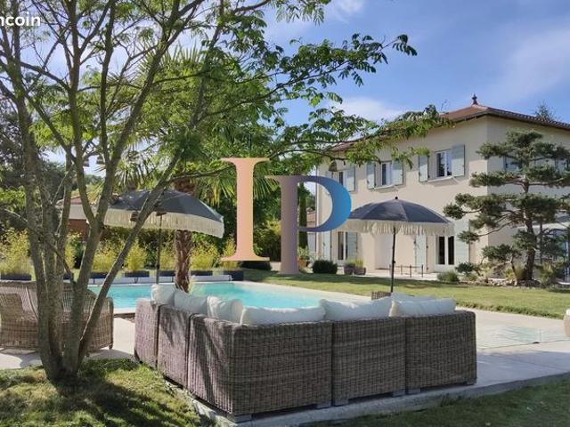 Villa 4 pièces 144 m²