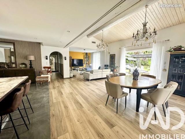 Villa 4 pièces 145 m²