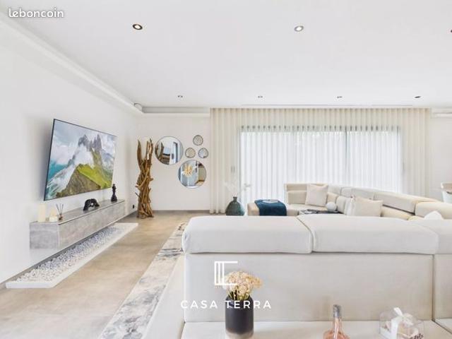 Villa 4 pièces 145 m²
