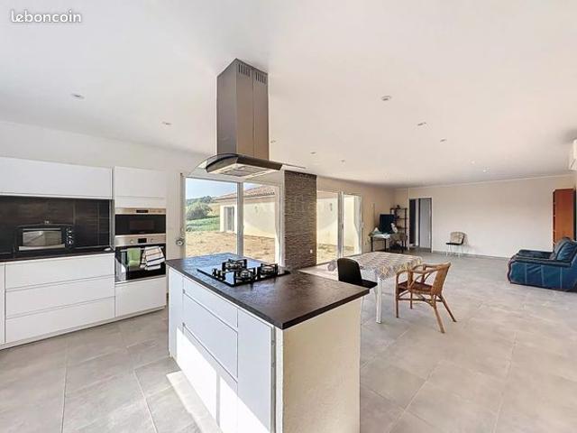Villa 4 pièces 146 m²