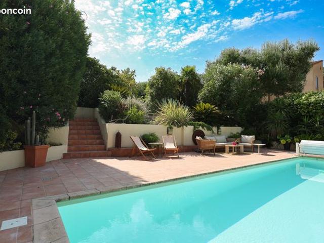 Villa 4 pièces 146 m²