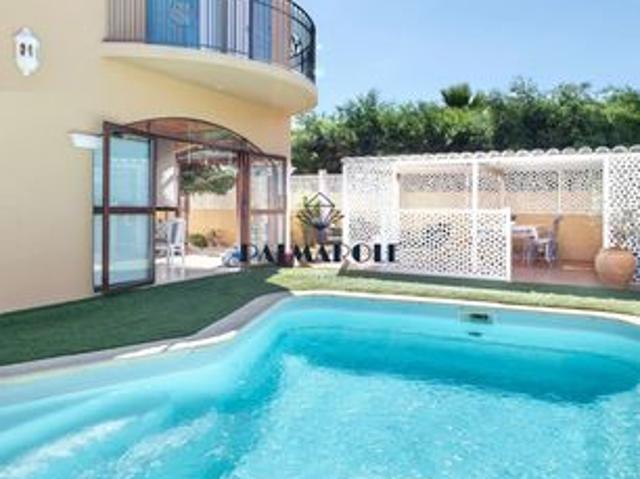 Villa 4 pièces 146 m²