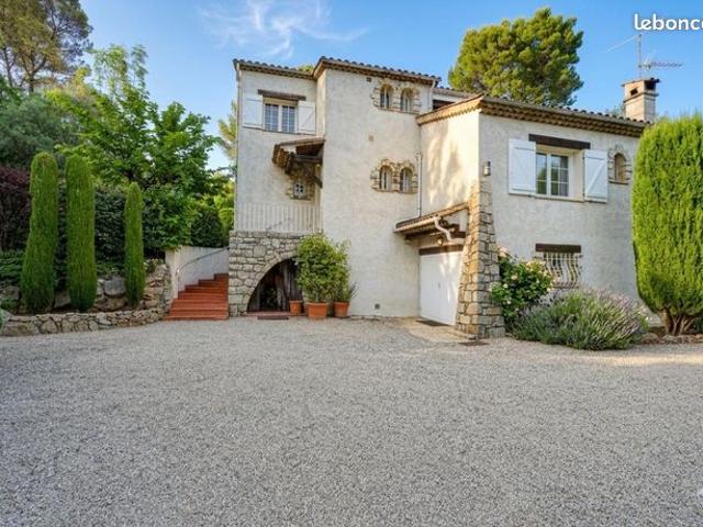Villa 4 pièces 147 m²