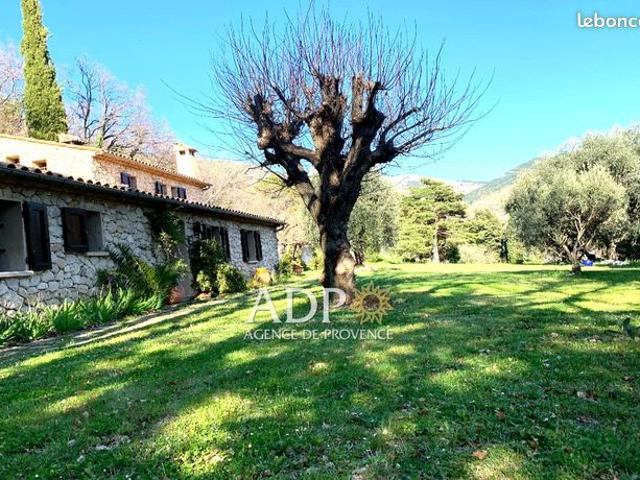 Villa 4 pièces 150 m²