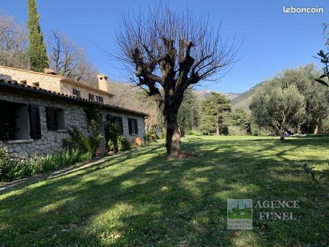 Villa 4 pièces 150 m²