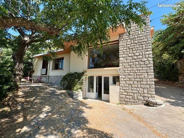 Villa 4 pièces 154 m²