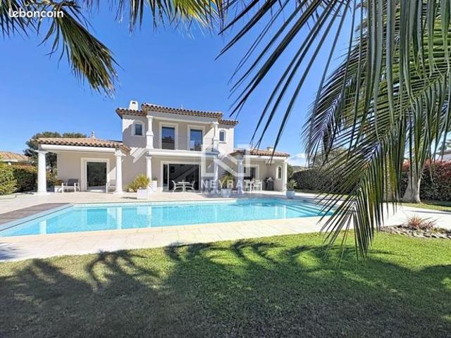 Villa 4 pièces 156 m²