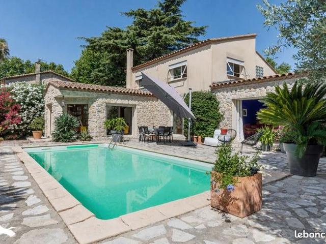 Villa 4 pièces 163 m²