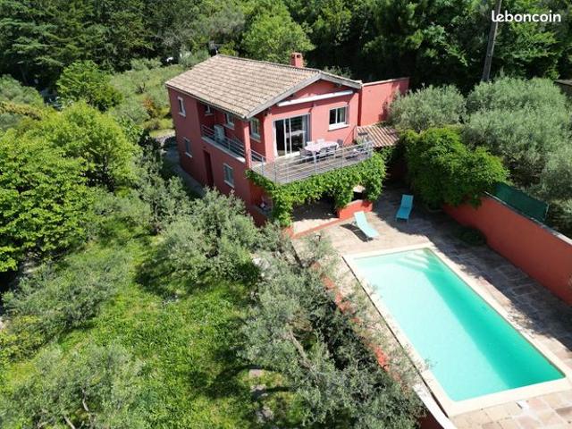 Villa 4 pièces 165 m²