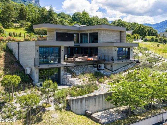 Villa 4 pièces 175 m²