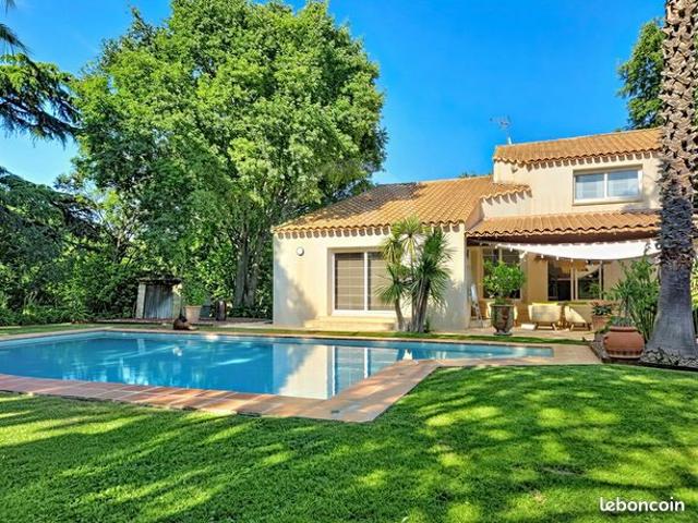 Villa 4 pièces 180 m²