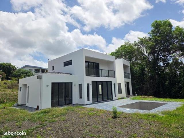 Villa 4 pièces 180 m²
